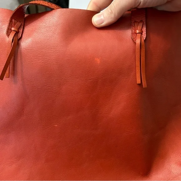 MADEWELL - The Transport Tote: The  Tassel-Tie Edition in Fresh Chili color - Picture 15 of 16